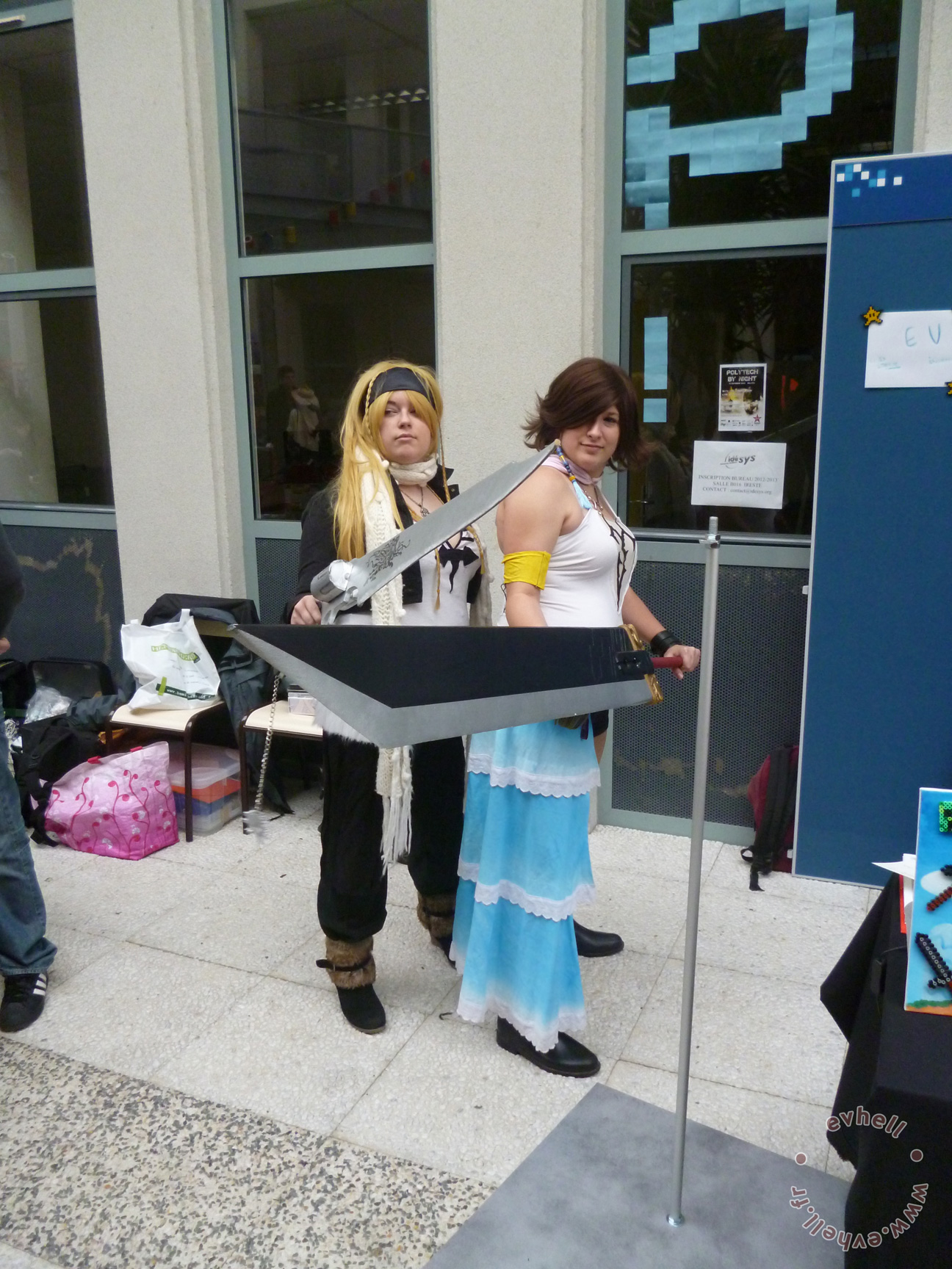 Photo JapaNantes cosplayeur avec épée FF7