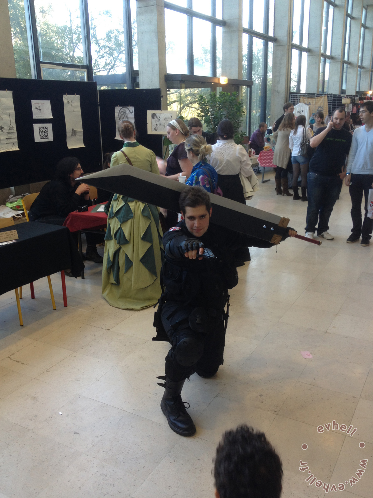 Cosplayeur Nihon Breizh festival avec épée de Cloud