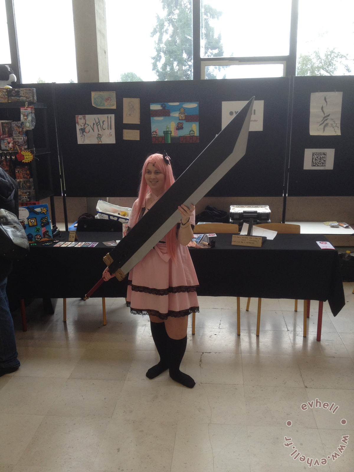 Cosplayeur Nihon Breizh festival avec épée de Cloud