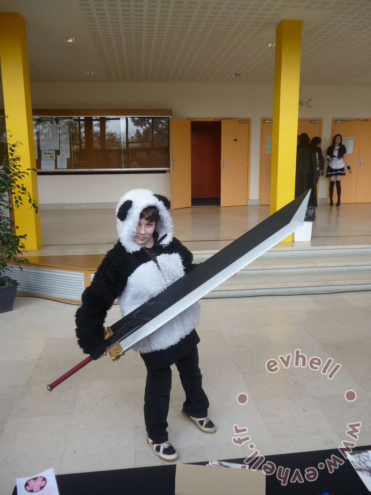 Cosplayeur Nihon Breizh festival avec épée de Cloud