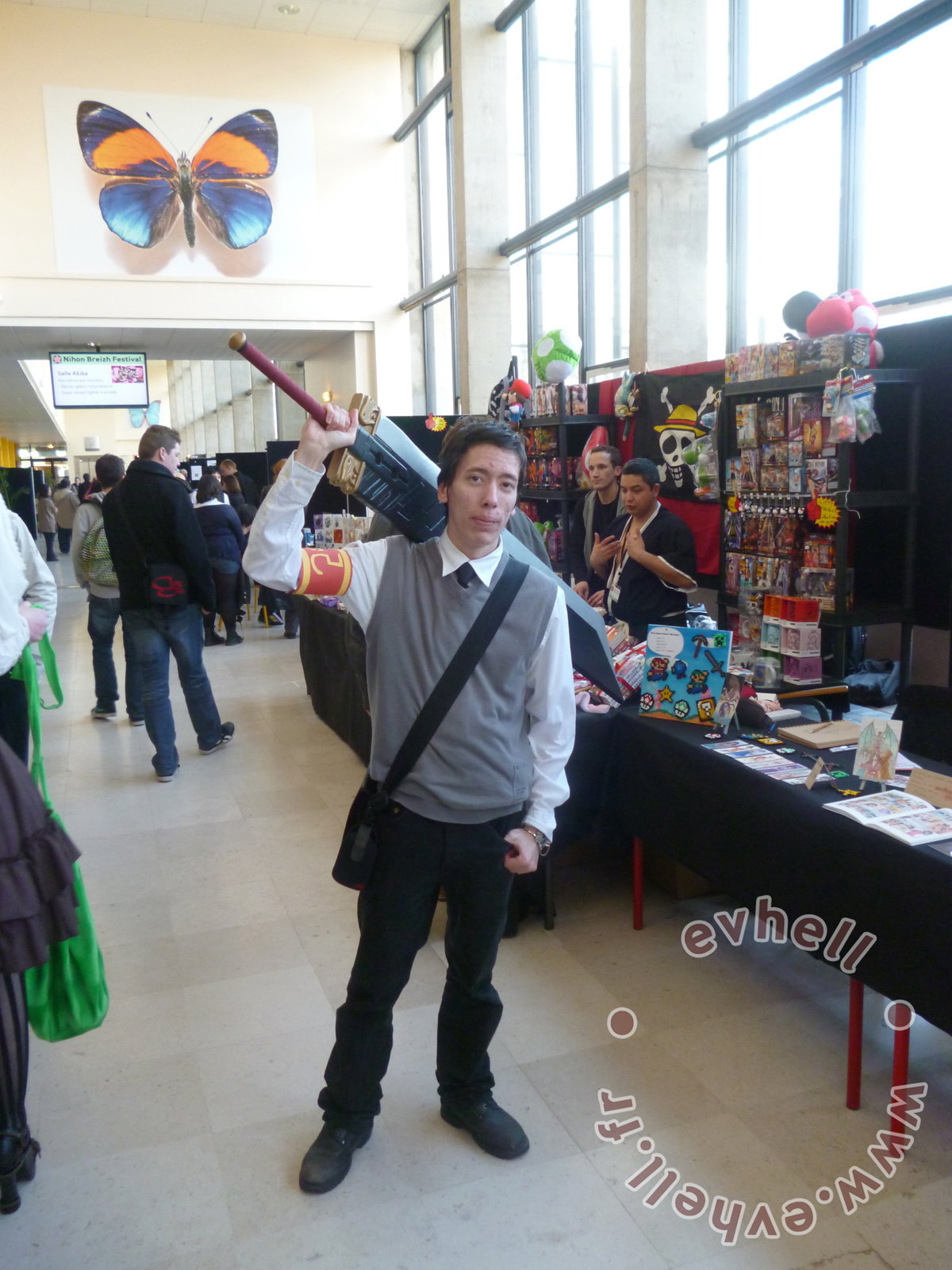 Cosplayeur Nihon Breizh festival avec épée de Cloud