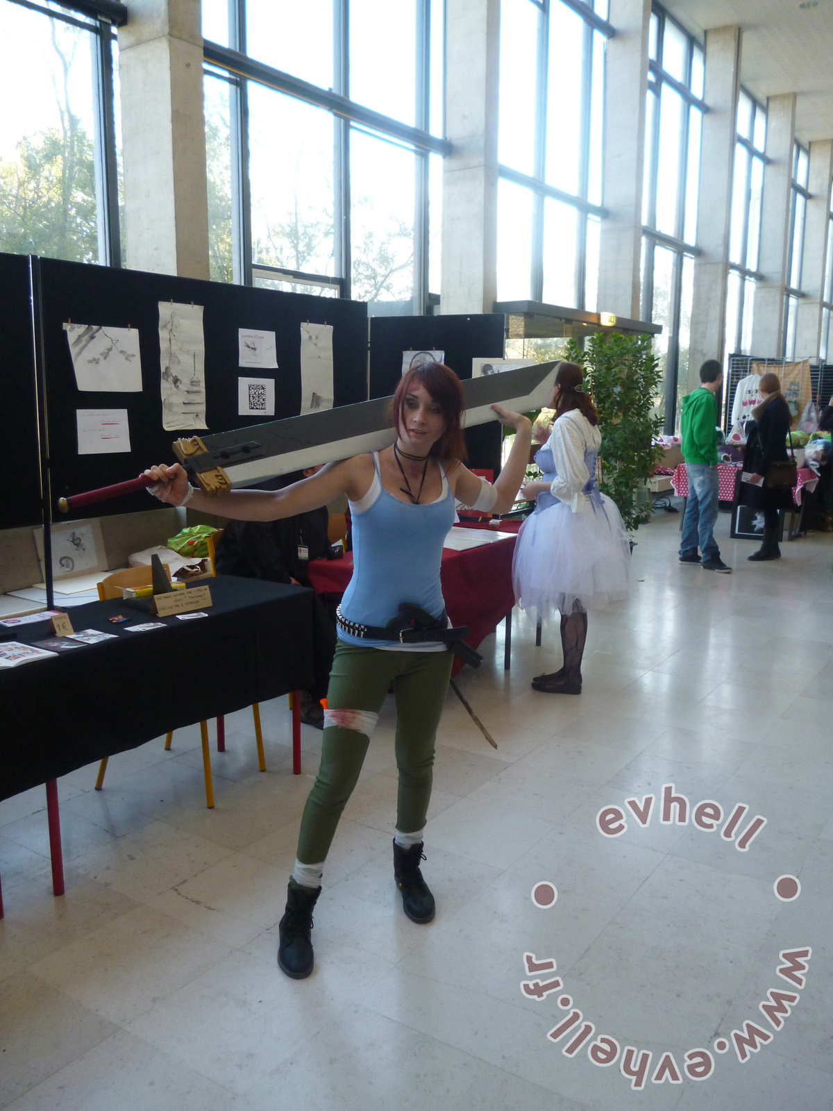 Cosplayeur Nihon Breizh festival avec épée de Cloud