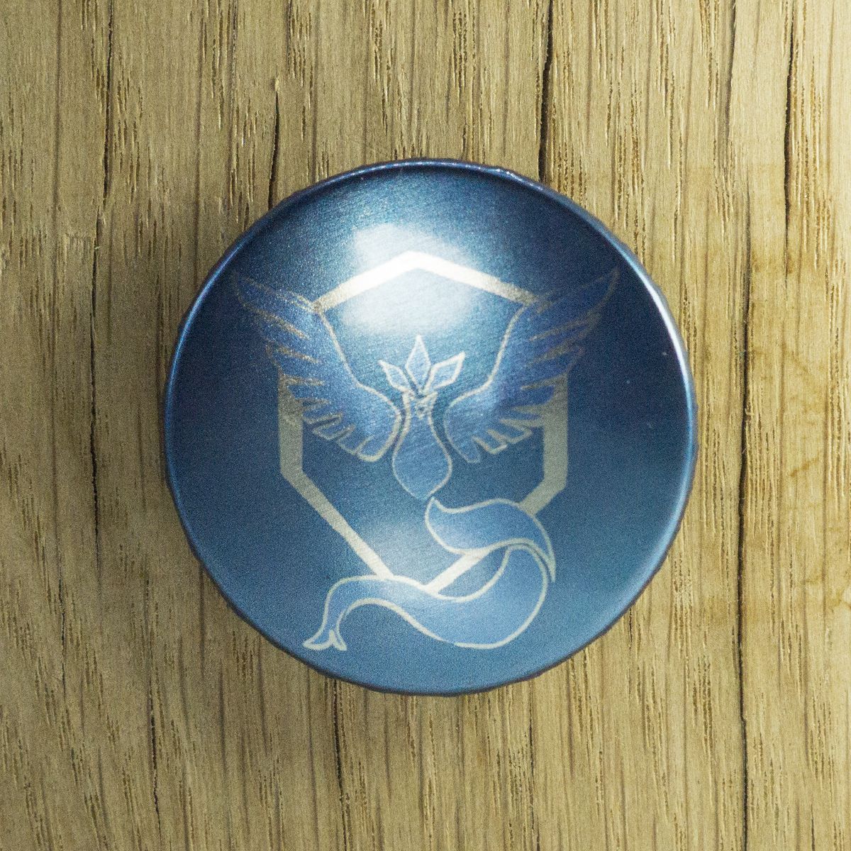 Badge Sagesse bleu métallisé – Pokémon