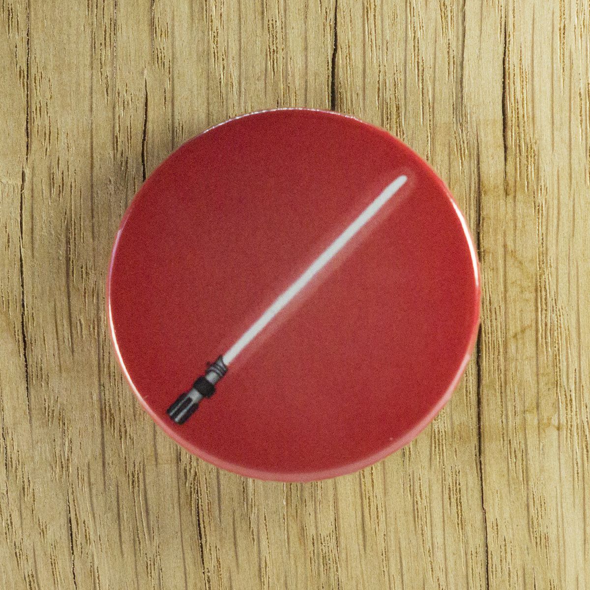 Badge sabre rouge – Star Wars
